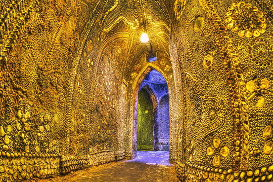 Архитектурные загадки: кто построил подземный дворец, украшенный пятью миллионами морских раковин