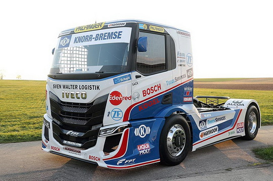 Команда-победитель гонок на грузовиках представила новый болид IVECO