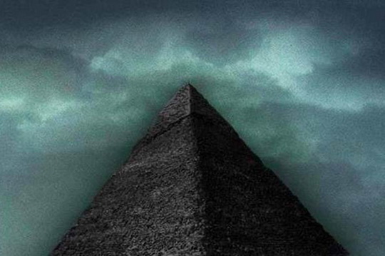 Куда исчезла четвертая великая египетская пирамида