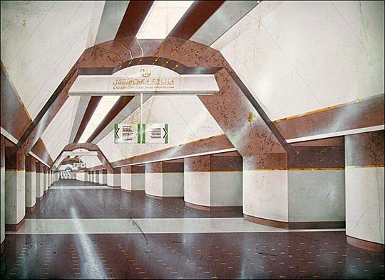 Станция метро «Львовская брама»