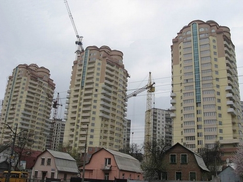 В Киеве достроят жилой комплекс «Три богатыря»