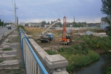 В Луганске строится новый путепровод