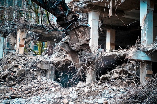 Кто и куда вывозит мусор с киевских строек