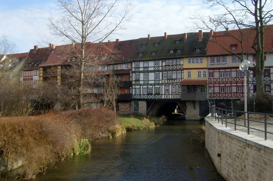 Самые красивые в мире дома-мосты