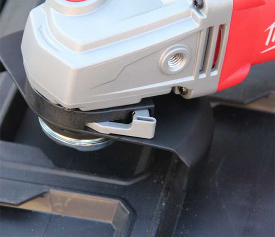 Milwaukee AGV 13–125 XSPDEB