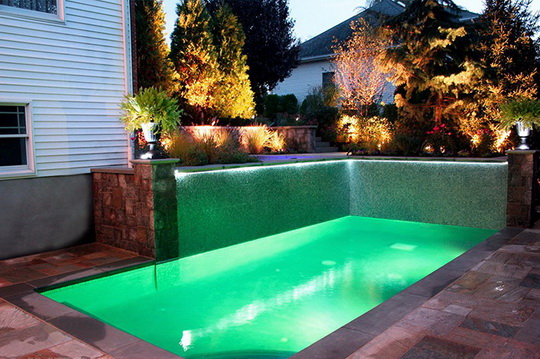 Самые красивые бассейны на маленьких дачных участках