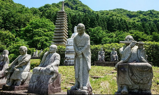 Тайна японского парка скульптур