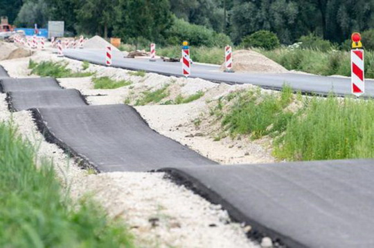 В Баварии построили кривую дорогу вместо идеально ровной