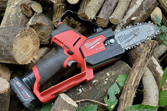 Аккумуляторнай цепная пила Milwaukee M12 Fuel FHS