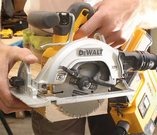 12-âîëüòîâàÿ äèñêîâàÿ ïèëà DeWALT DCS512