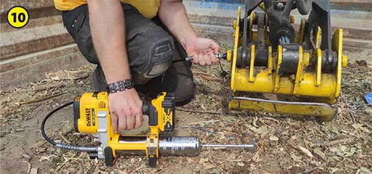 Аккумуляторный смазочный пистолет DeWALT DCGG571NK