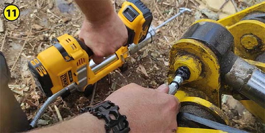 Аккумуляторный смазочный пистолет DeWALT DCGG571NK