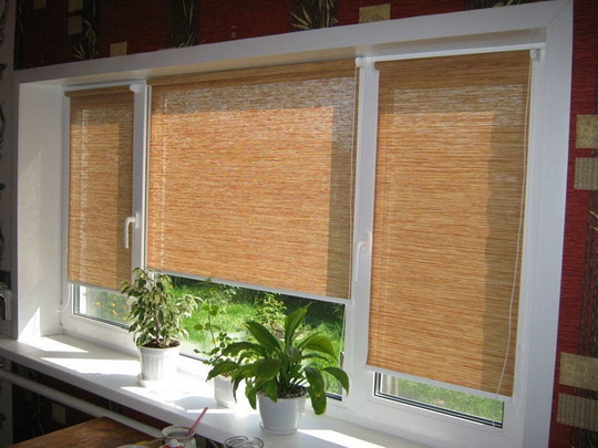 Как почистить рулонные шторы: простые и доступные методики