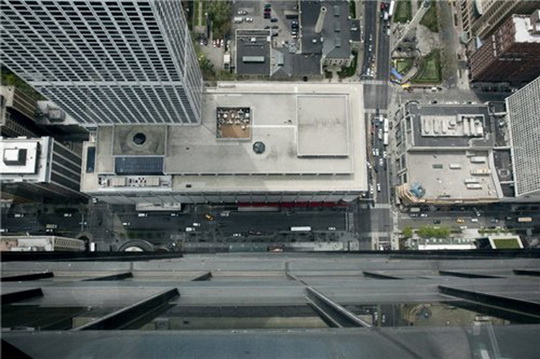 Экстремальный аттракцион на 94-м этаже небоскреба в США