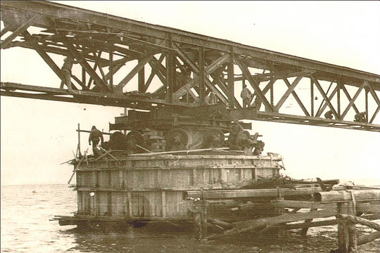 Как в 1945 году рухнул первый Керченский мост