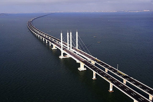 Самый длинный автомобильный мост в мире