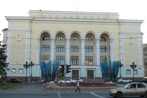 Театру ремонт зала,- остальные средства на школы и садики