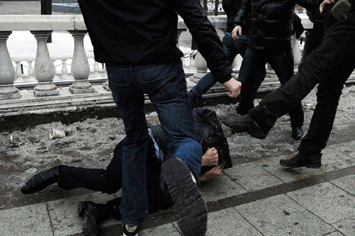 Под Киевом избивают противников незаконного строительства