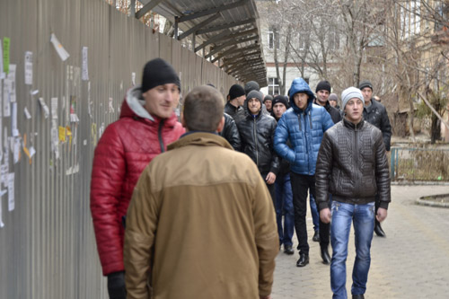 Титушек с незаконных строек отправят охранять границу