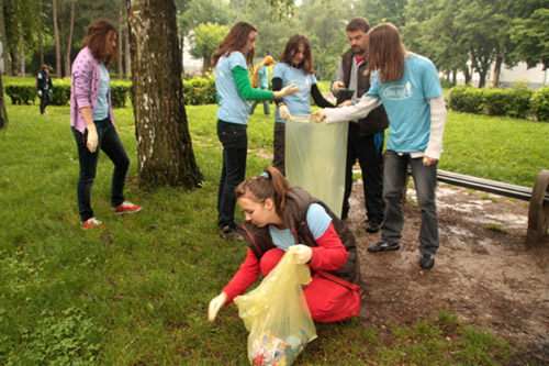 Киевских студентов-архитекторов приглашают убрать парк и оформить его