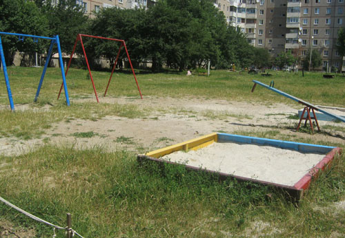 В Харькове отремонтируют 800 детских площадок