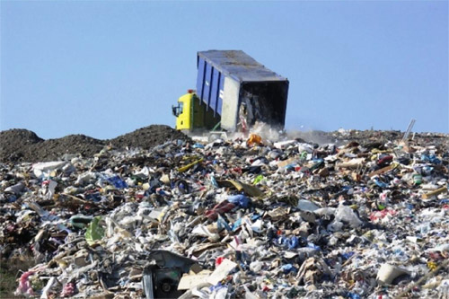 Строящийся полигон отходов уже успели замусорить
