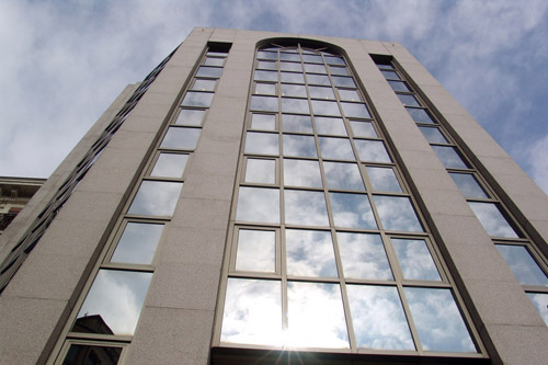 Киевлянам предлагают зрелища, а хлеб отнимут