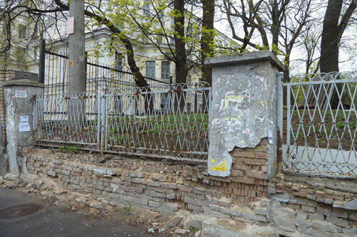 Нашлись спонсоры ремонта столетнего забора в Киеве