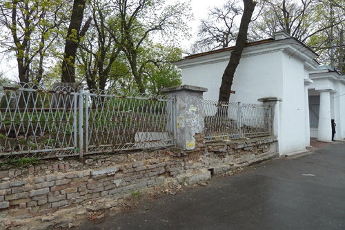 Киев поможет университету починить забор