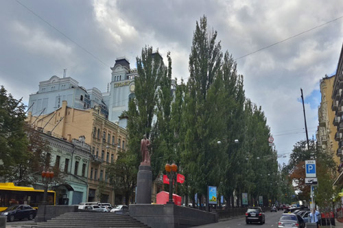 Киев хочет убрать остатки Ленина с бульвара Шевченко