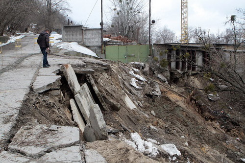 Киевский суд не дал построить жилье на оползнеопасном участке