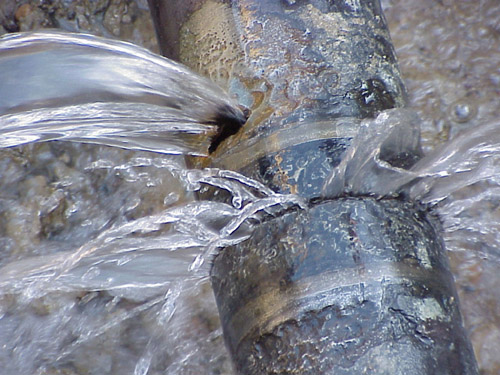 Количество прорывов горячей воды во Львове зависит от тарифа на тепло