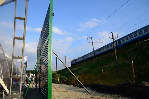 Строительство первого в Украине экрана от поездов во Львове откладывается