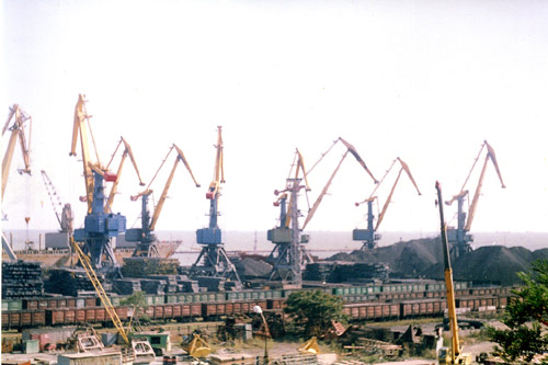 Мариупольский порт закрыл глаза на нарушения при ремонте дорог