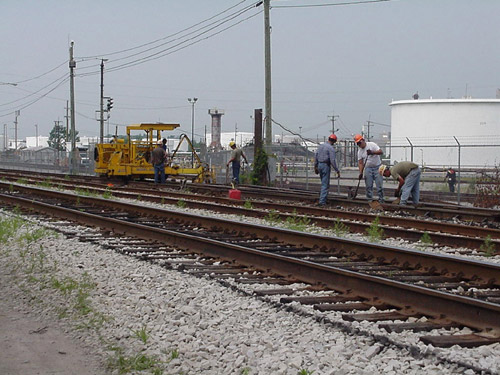 На ремонт железных дорог в 2013 г. направили 76 млн. грн.