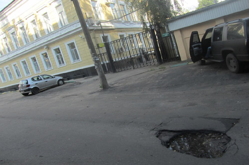 Каждый день на дорогах Киева ликвидируют порядка 1 тыс. кв. м ям