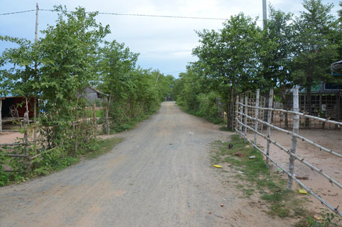 В киевском селе после приезда президента взялись чинить дороги