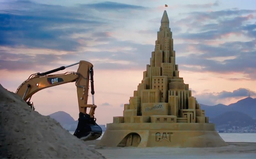 Строительная техника Cat помогла возвести самый большой в мире песочный замок