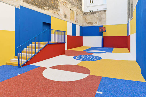 Построена самая яркая баскетбольная площадка в мире