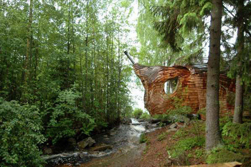 В Швеции построили дома, похожие на груду дров