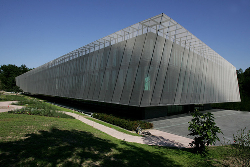 Новинка в Украине – архитектурные металлотканные фасадные сетки