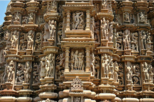 В Индии есть храм с украшениями на стенах, предназначенными только для взрослых