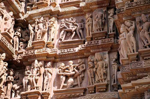 В Индии есть храм с украшениями на стенах, предназначенными только для взрослых