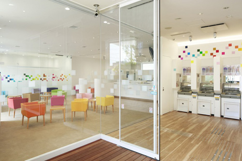 В Японии построили банк в виде детского комода