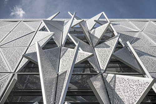 В Дании построили здание университете с вращающимися фасадами