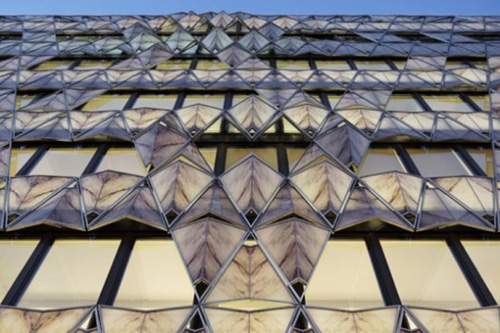 Сконструирован фасад здания в стиле оригами