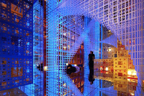 Французский дизайнер выстроил космическую комнату будущего