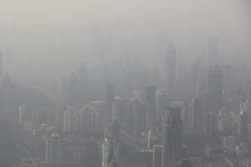 Крупнейший в мире очиститель воздуха превращает смог в украшения