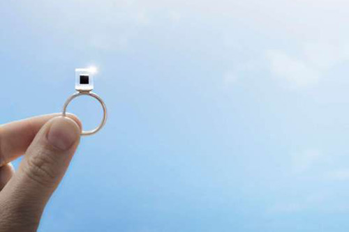 Крупнейший в мире очиститель воздуха превращает смог в украшения