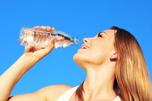 Как правильно использовать воду в пластиковых бутылках